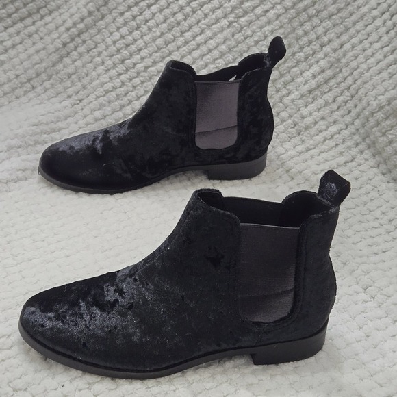 TOMS Ella Chelsea Ankle Boots Women's Sz 7W Black Velvet Boho Comfort Booties - Picture 3 of 11
